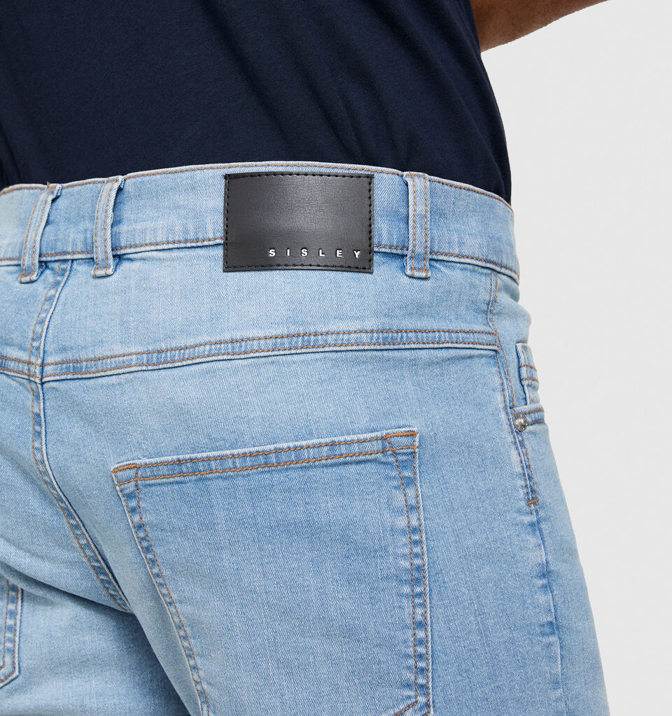 Slim comfort fit denim shorts - men's jean shorts - Light Blue | Sisley image number 5